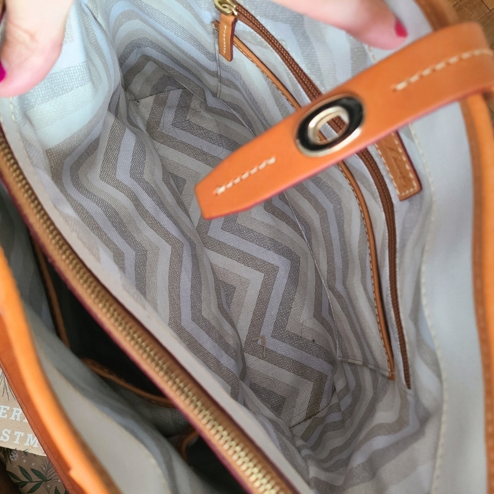 Dooney & Bourke Claremont Dover Tote Bag Red Tan Leather - Picture 6 of 16